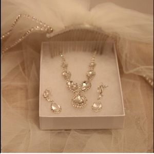 David's Bridal Teardrop Necklace and Earrings set